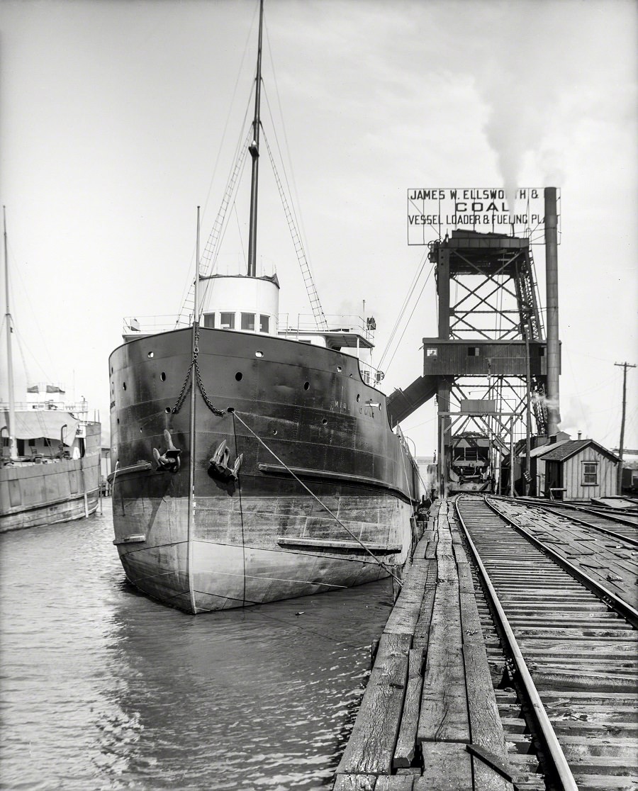 Freighter Midland King, Cleveland, 1910
