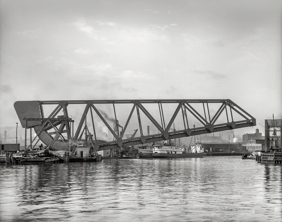 Lift Bridge, Cuyahoga River, Cleveland circa 1910