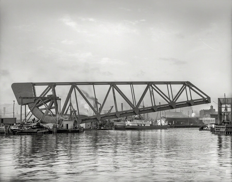 Lift Bridge, Cuyahoga River, Cleveland circa 1910