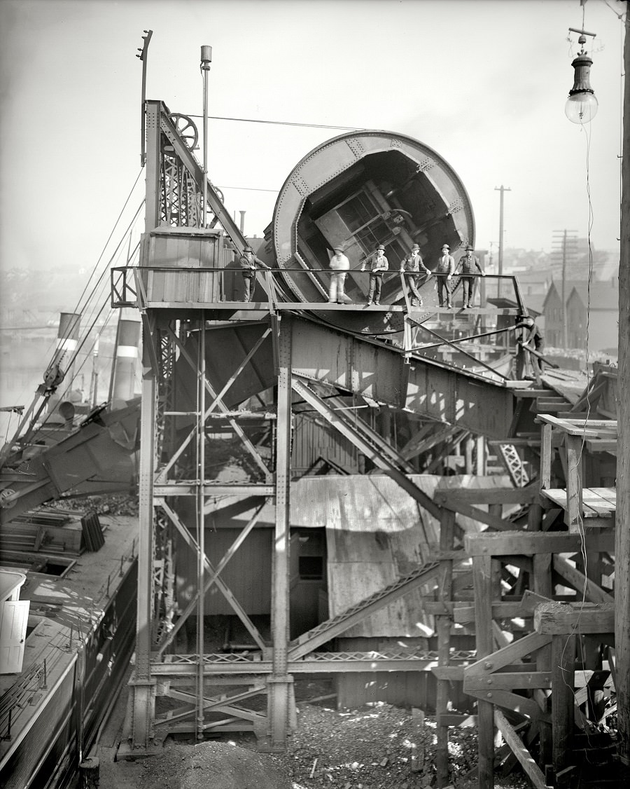 Rotary coal car unloader, Cleveland circa 1910