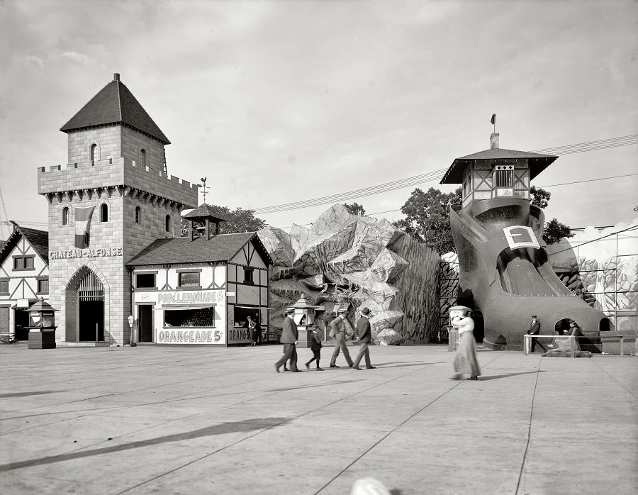 Chateau-Alfonse and Old Shoe, Luna Park, Cleveland, Ohio, circa 1905