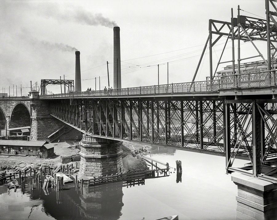 Superior Avenue viaduct over the Cuyahoga River, Cleveland, Ohio, circa 1910