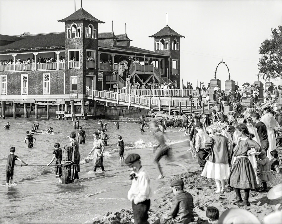 Gordon Park bathing pavilion, Cleveland, Ohio, 1908