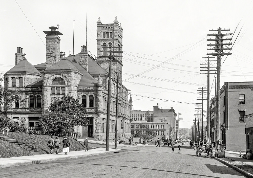 Post office and First Street, Duluth, 1910