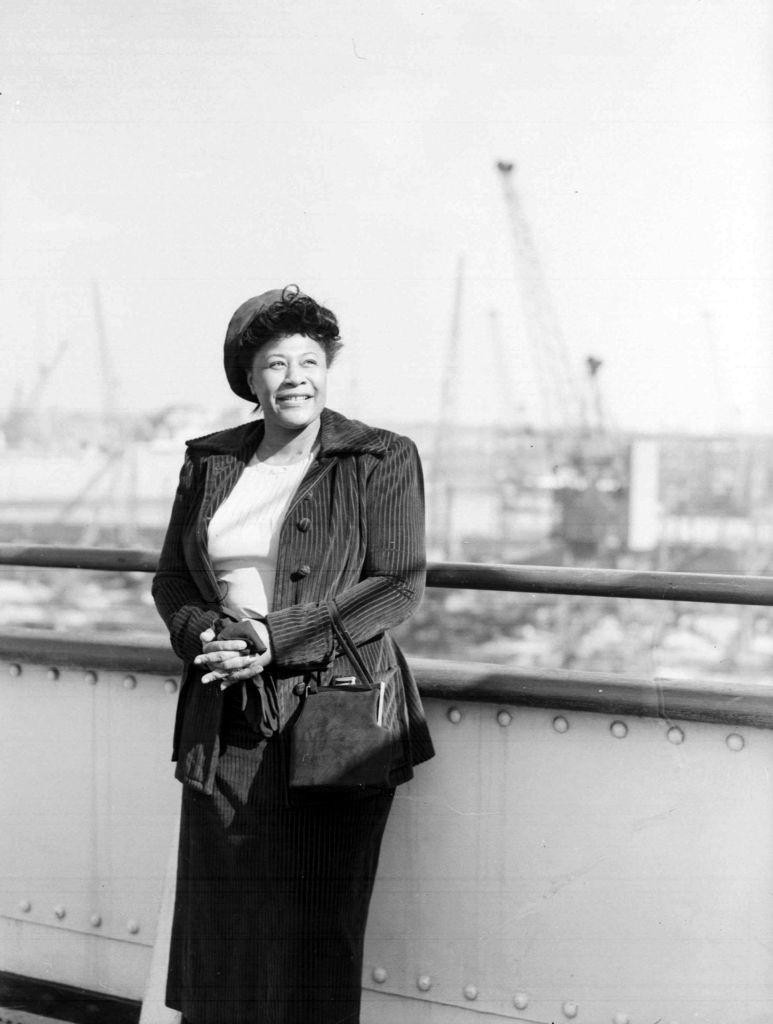 Ella Fitzgerald arrive in Britain onboard the Queen Mary.