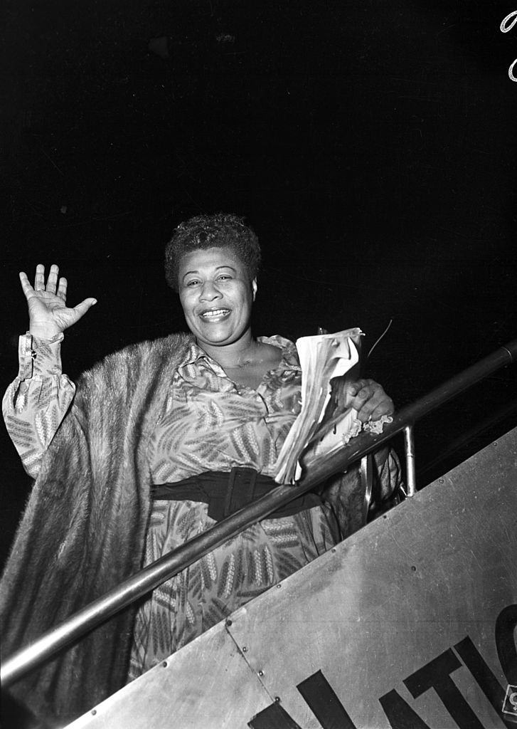 Ella Fitzgerald arrives at Mascot Airport, Sydney, 1954