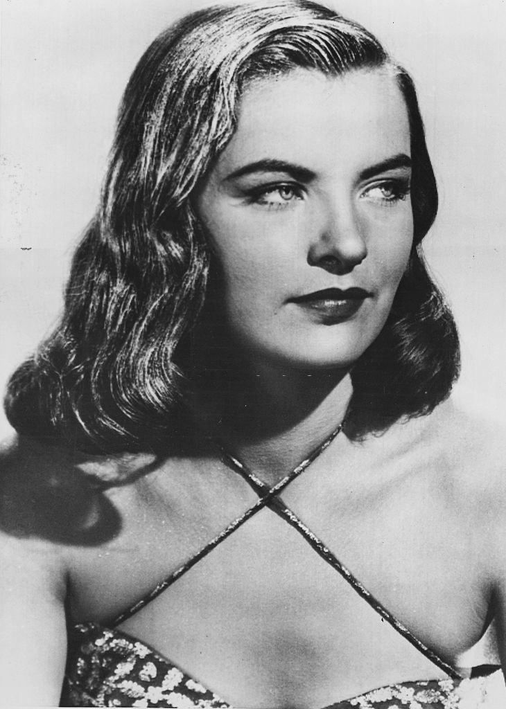 Ella Raines, 1946 – Bygonely