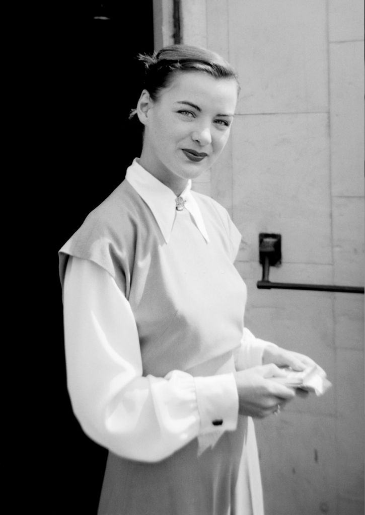 Ella Raines, 1943