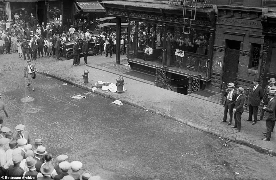 Crowds  around the body of a man dumped on New York sidewalk, Mott street
