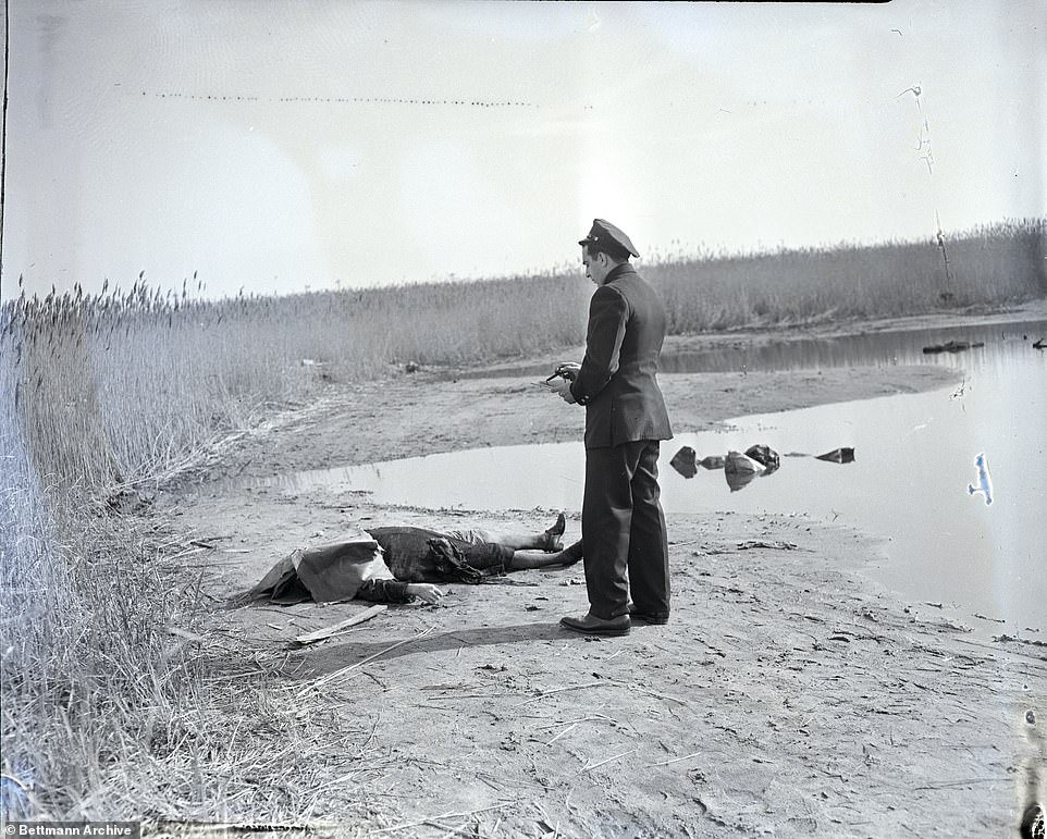 A woman's body is found washed up on marshes in Brooklyn in 1947