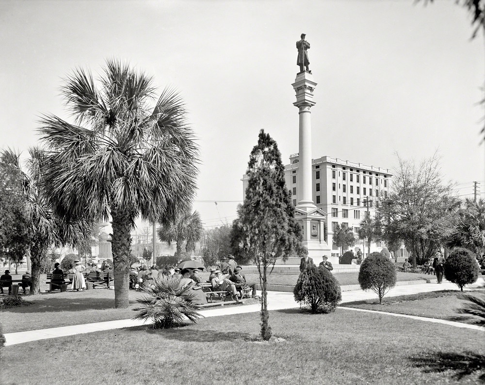 Hemming Park, Confederate monument and Y.M.C.A, Jacksonville, Florida, 1910