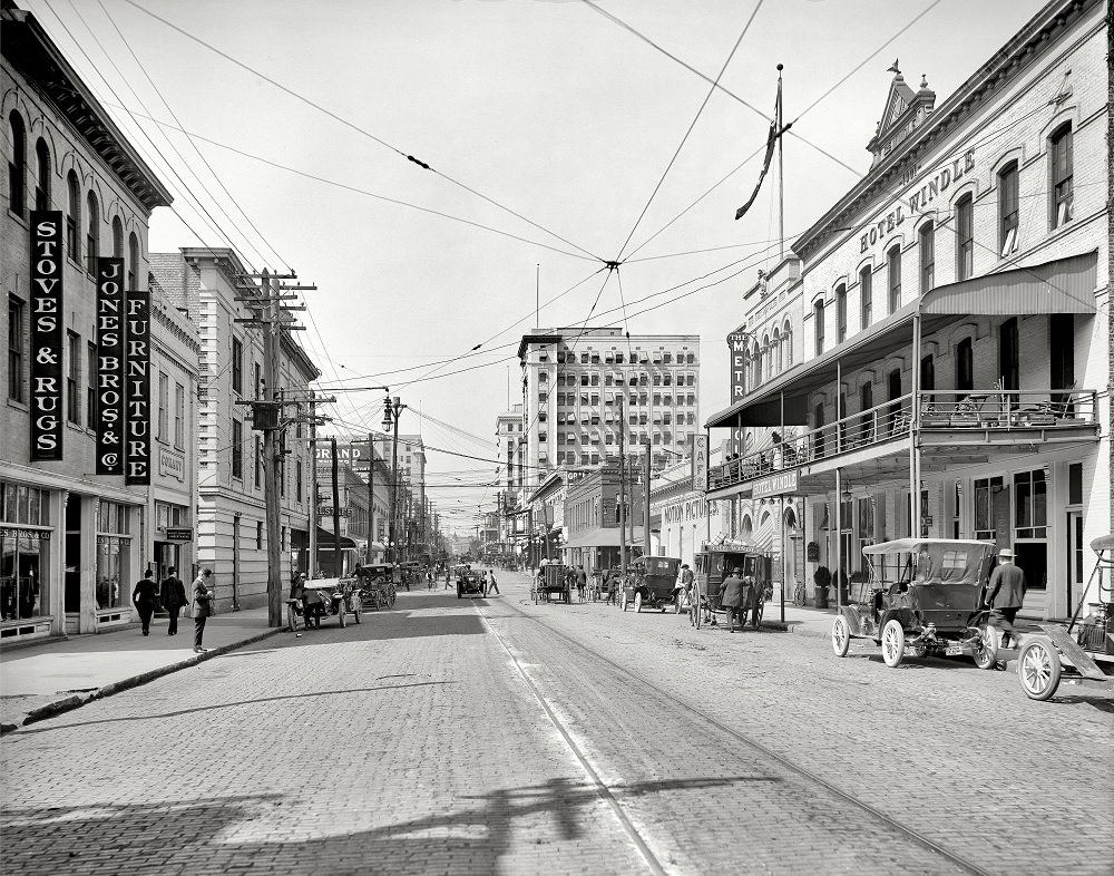 Forsyth Street west from City Hall, Jacksonville, Florida, circa 1910