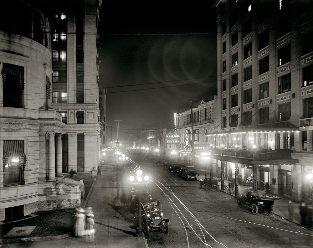 Forsyth Street at night, Jacksonville, Florida, circa 1910