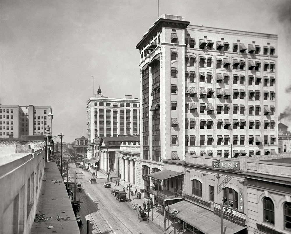Bisbee Building and Bankers, Jacksonvile, 1910