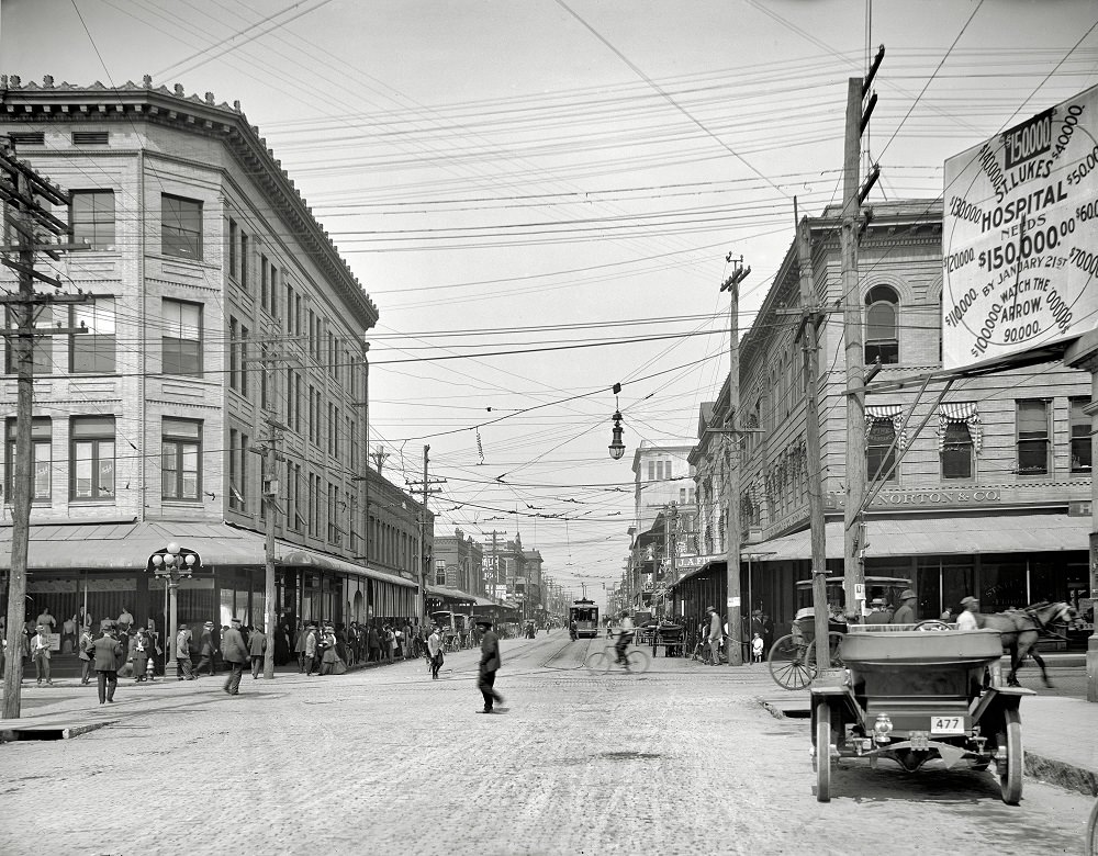 Main Street north from Bay, Jacksonville, Florida, circa 1910