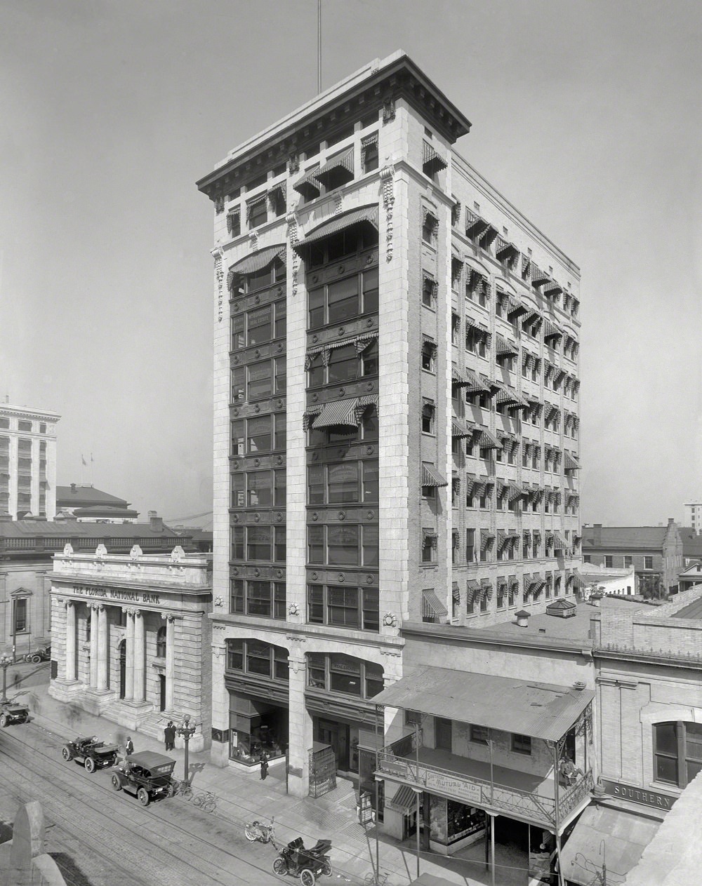 Bisbee Building on Bankers' Row." The city's first sky­scraper, still standing on Forsyth Street, Jacksonville circa 1910