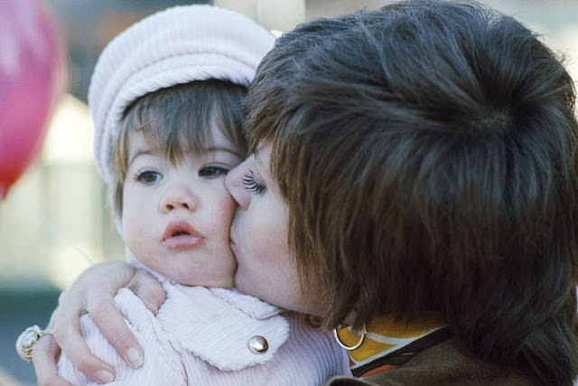 Jane Fonda kissing her daughter