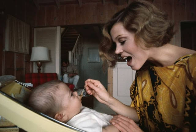 Jane Fonda feeding her daughter Vanessa