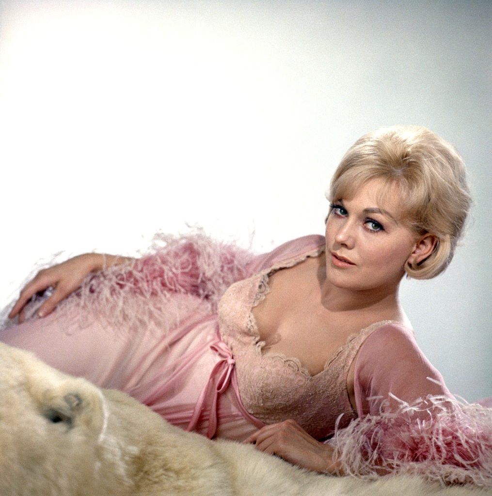 Kim Novak on the set of Boys' Night Out