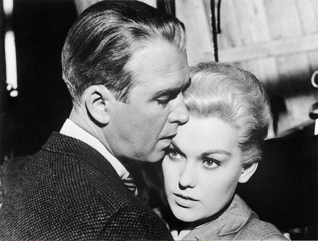 Kim Novak és James Stewart a Vertigo film jelenetében