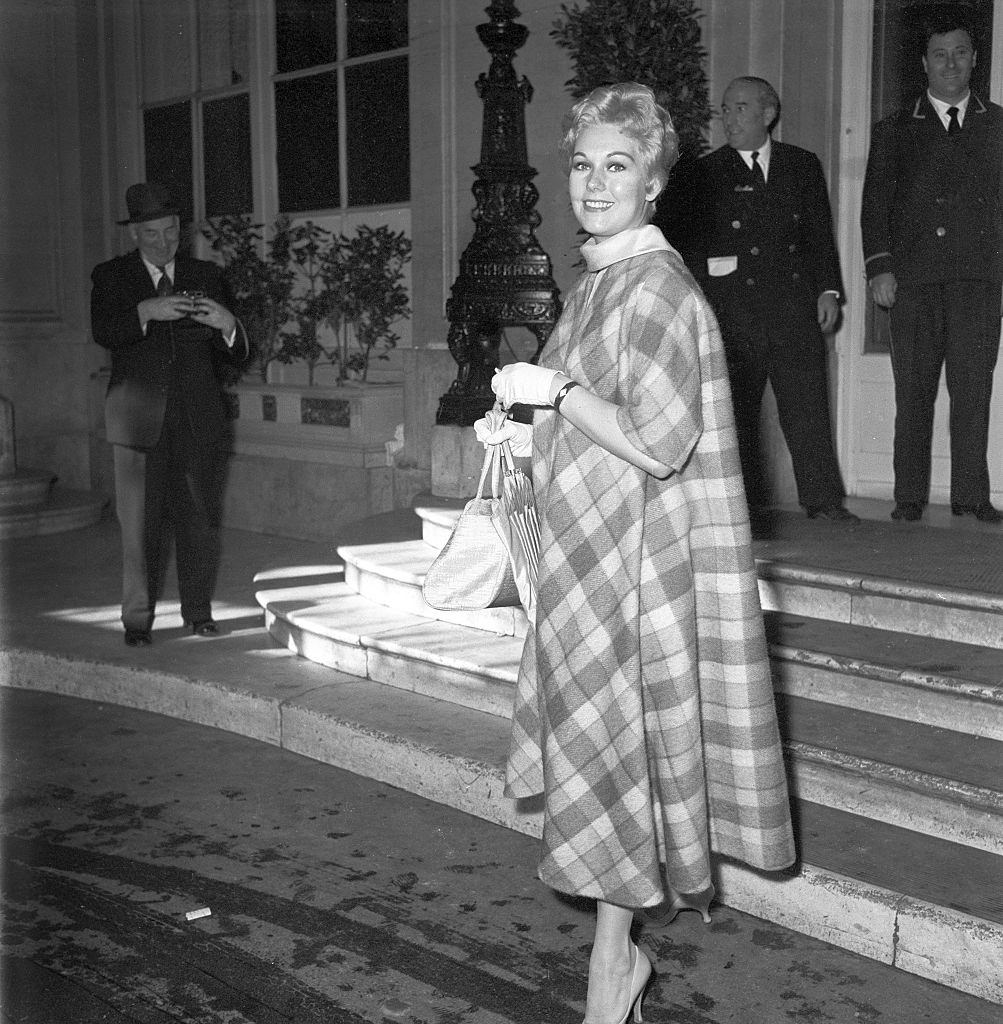 Kim Novak leaving the Hotel Excelsior in Rome, 1957