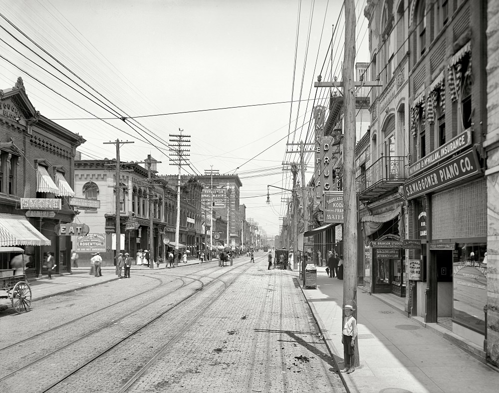 Gay Street looking north from Clinch Avenue, Knoxville, 1905