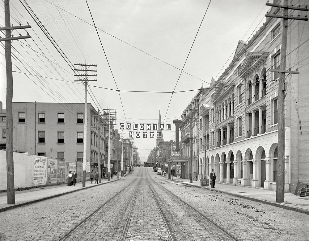 Gay Street looking north from Main Avenue, Knoxville, 1906