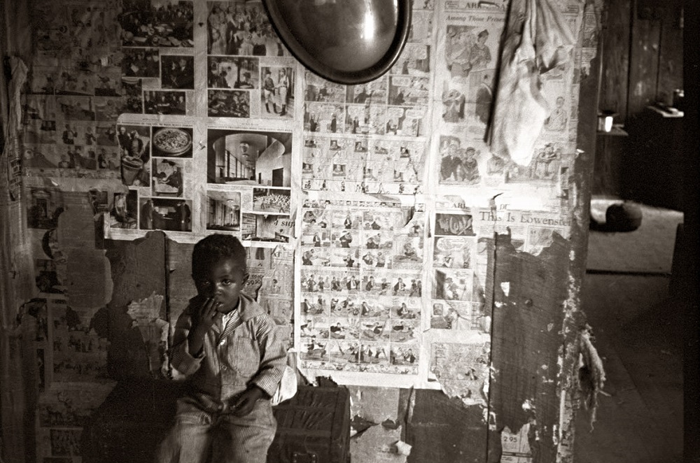 Interior of tenant farmer home, Little Rock, Arkansas, October 1935