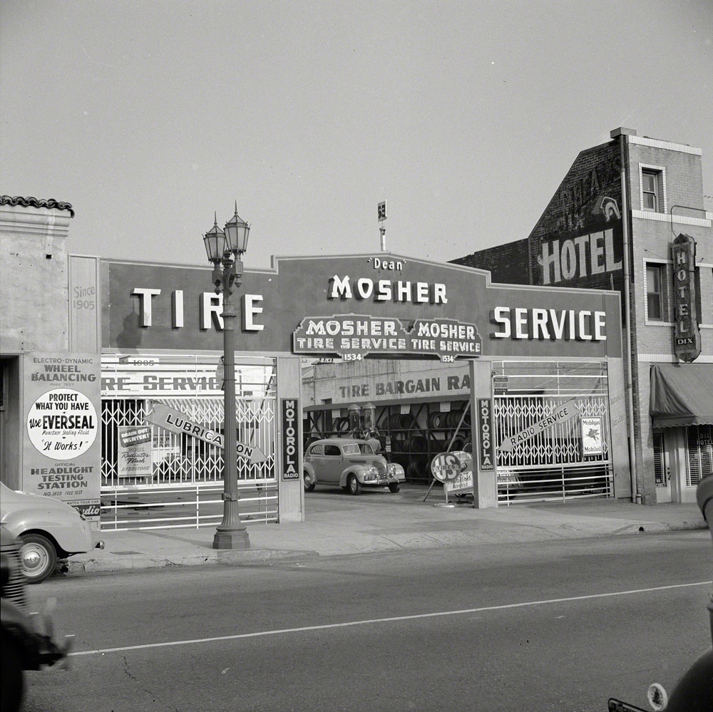 Tire service station, Hollywood, California, 1942