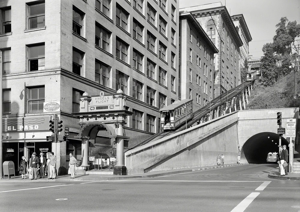 Lower station, Angels Flight, Third & Hill streets, Los Angeles, 1960