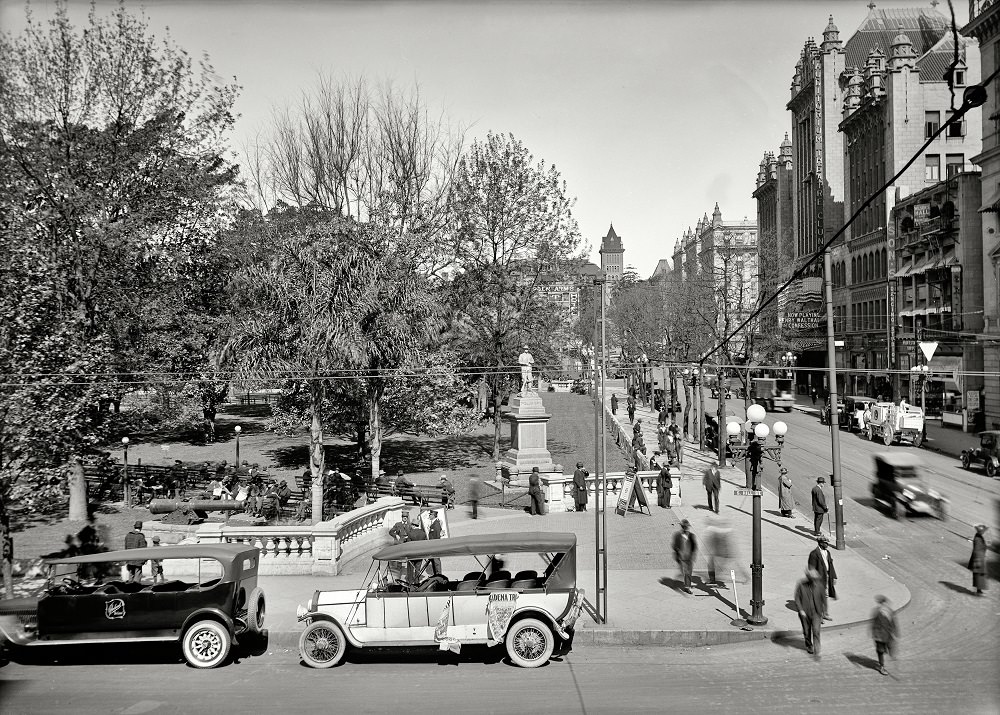 Fifth Street and Spanish-American War monument in Pershing Square, Los Angeles circa 1920