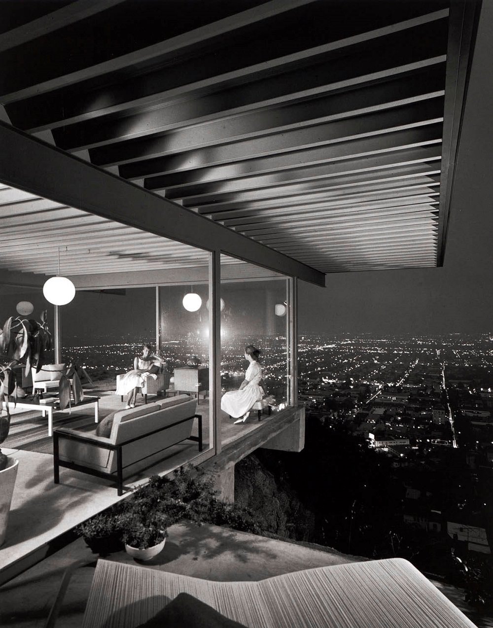 Julius Shulman's nighttime shot of Ann Lightbody and Cynthia Murfee in Case Study House No. 22, the Stahl residence in the Hollywood Hills, May 9, 1960
