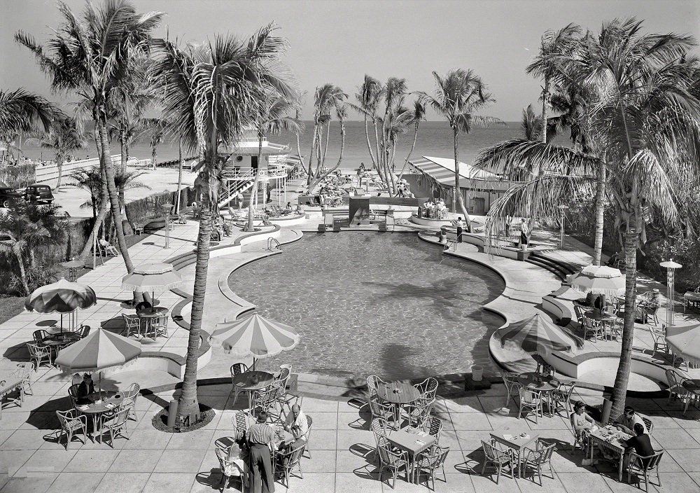 Raleigh Hotel, Collins Avenue, Miami Beach, 1941
