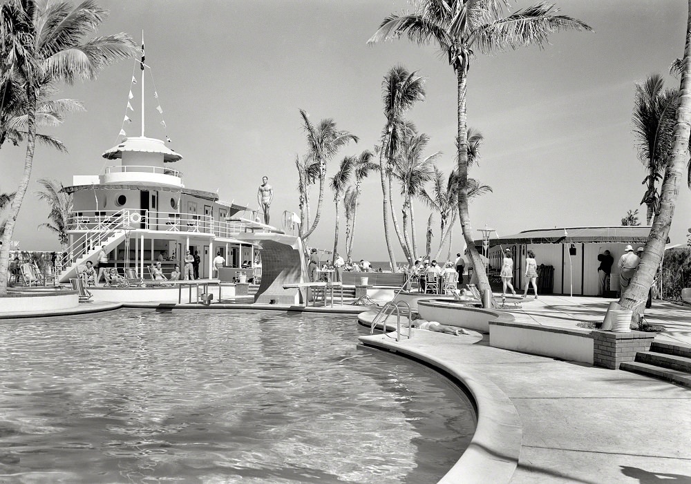 Raleigh Hotel, Collins Avenue, Miami Beach, Florida, March 5, 1941