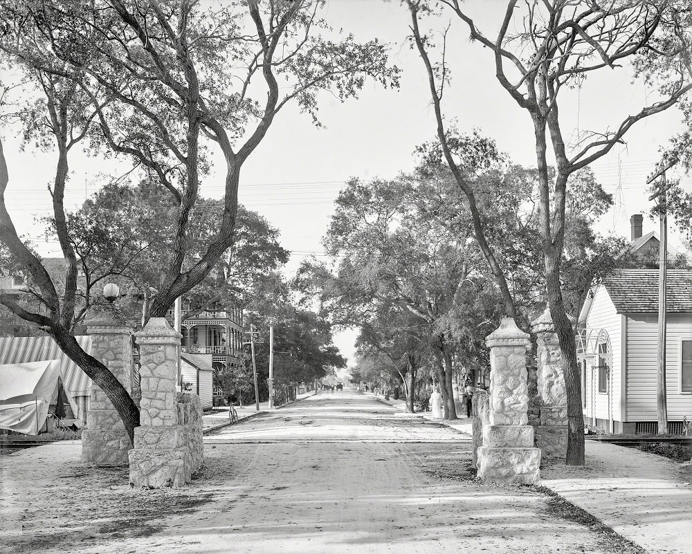 Avenue C, Miami, it was renamed after r the city's brief fling with lettered streets, 1904