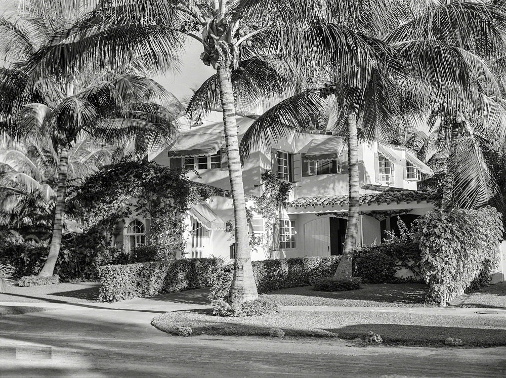 Miami Beach home of former Gillette Razor Blade Company president, April 1939