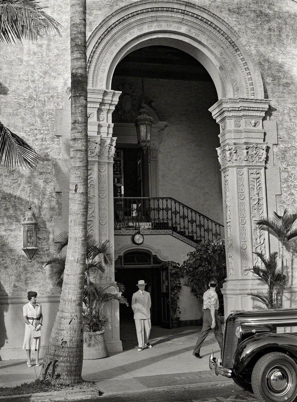 Collins Avenue, Entrance to one of Miami Beach's better hotels, April 1939
