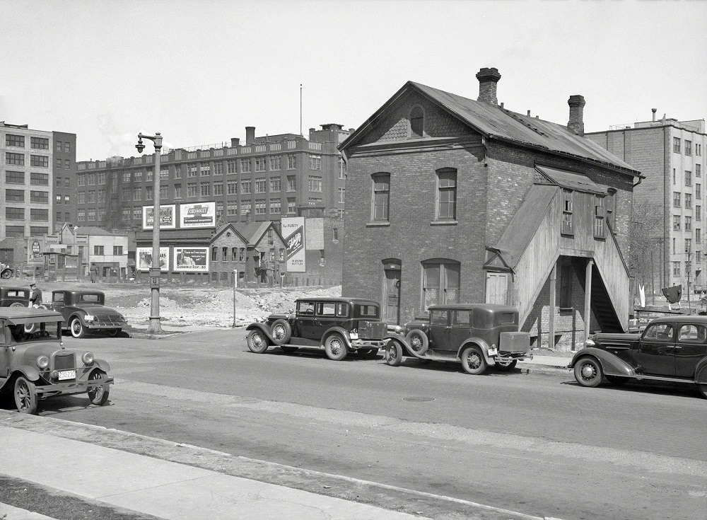 Exterior of house at 912 North 8th Street, Milwaukee, Wisconsin, April 1936