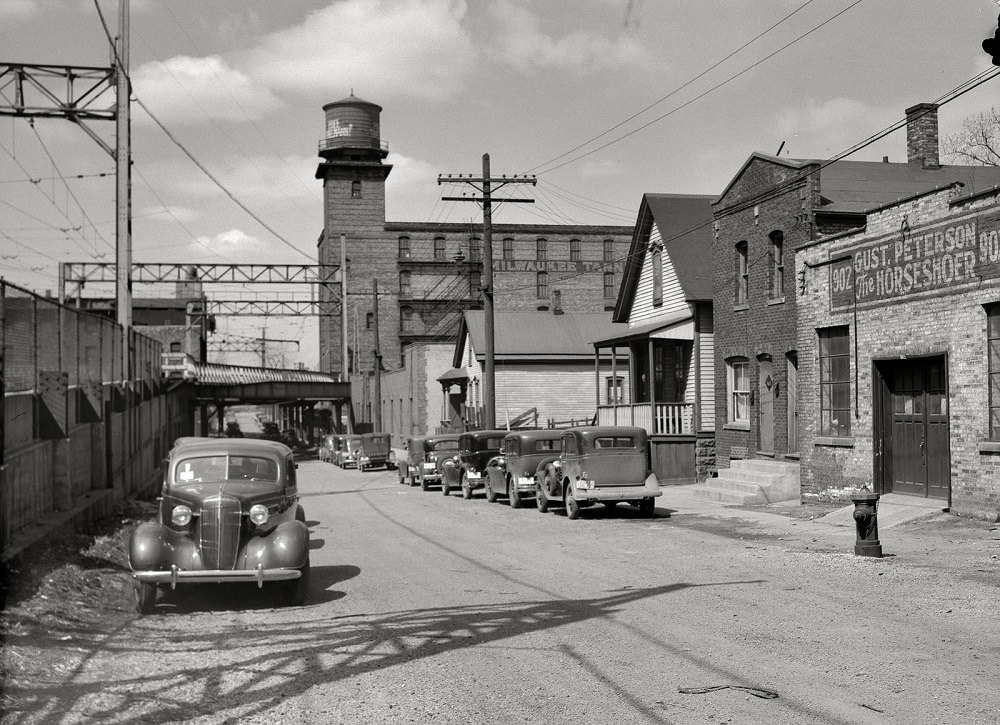 Milwaukee, Wisconsin. "Houses at Detroit and Van Buren streets near the electric railroad, Milwaukee, April 1936