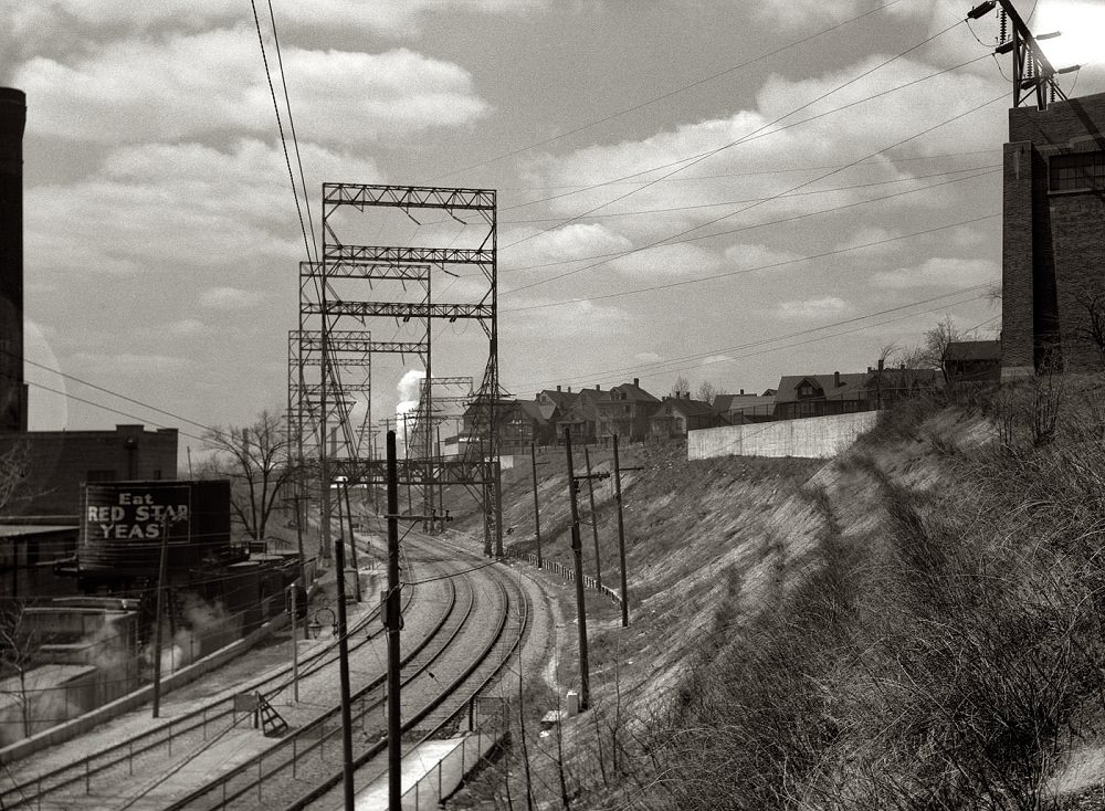 Housing alongside Chicago and Milwaukee Railroad, Milwaukee, Wisconsin, April 1936