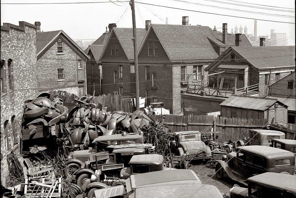 Junk, with living quarters close by, Milwaukee, Wisconsin, April 1936