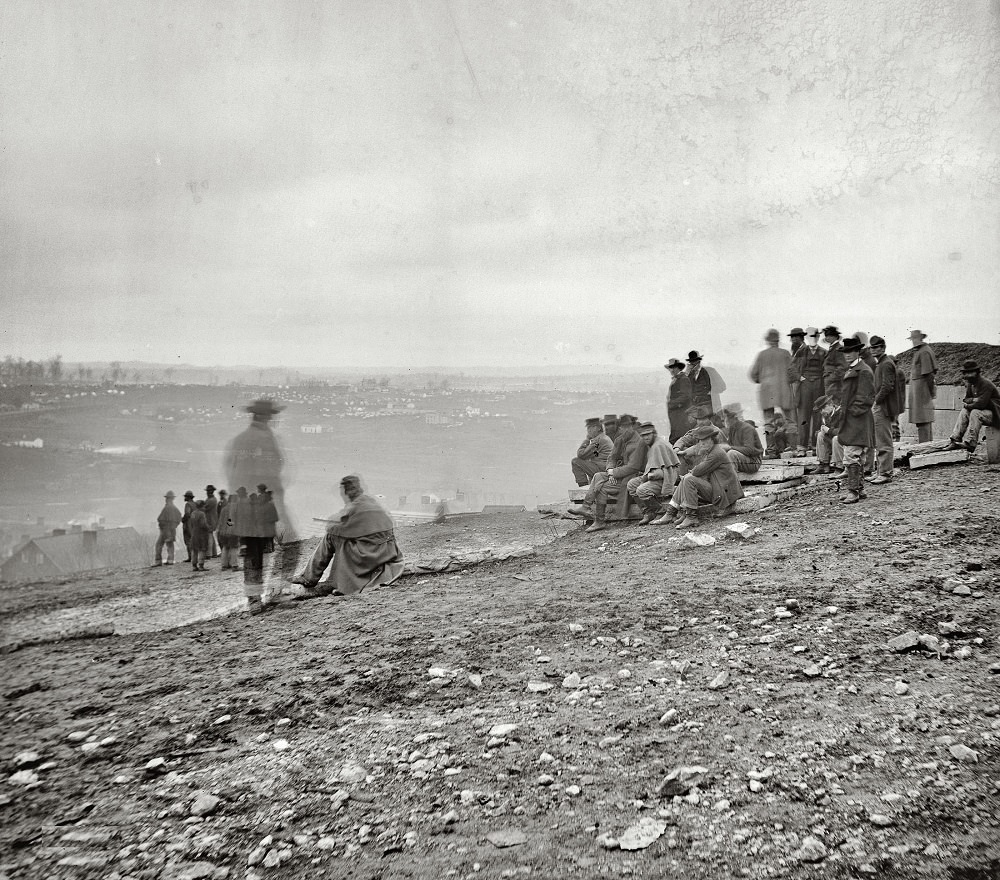 Spectators watching the fight between generals Hood and Thomas, during Battle of Nashville, December 15, 1864