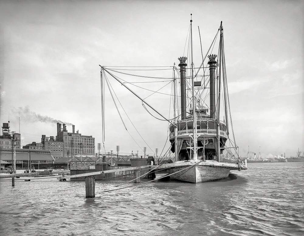Packet steamer Natchez at New Orleans, 1903