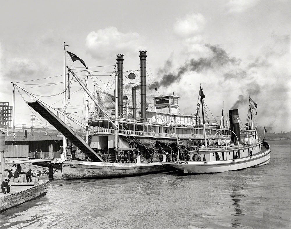 Sternwheeler Imperial at New Orleans, 1910