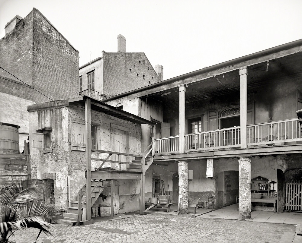 Old Spanish courtyard, New Orleans circa 1903