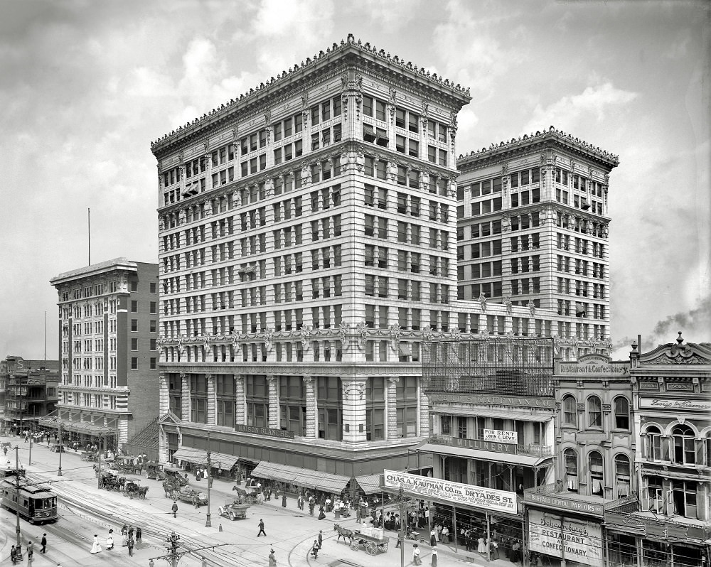 Maison Blanche, Canal Street, New Orleans in 1910