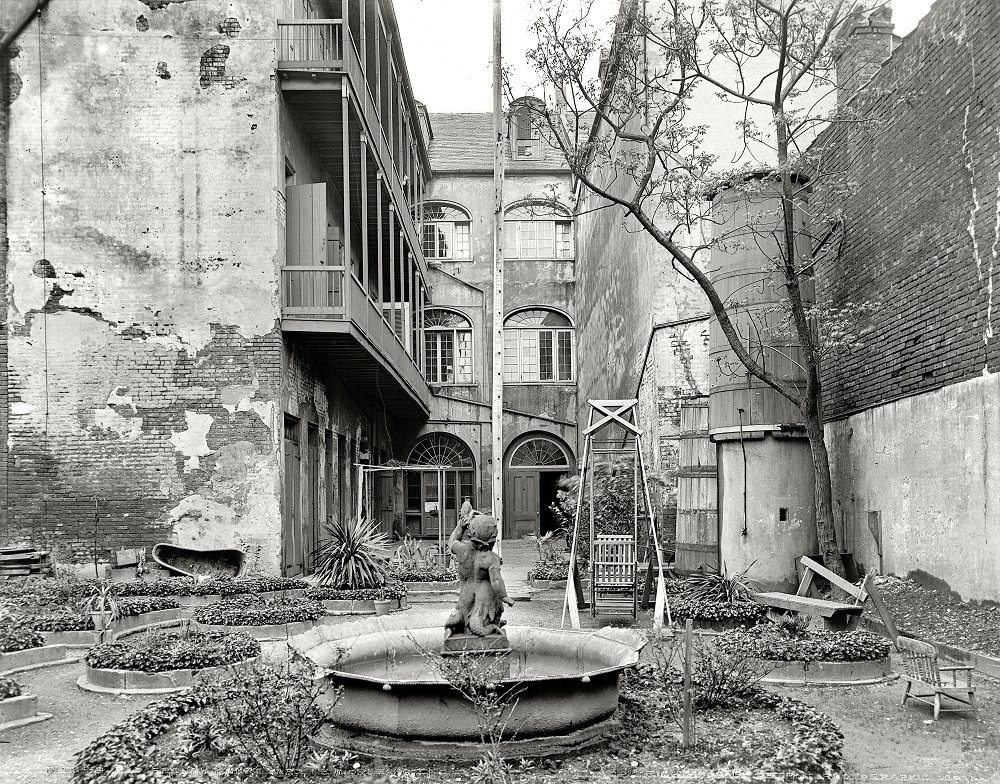 Old French courtyard, New Orleans circa 1903
