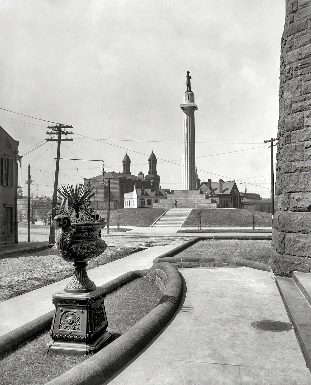 General Lee monument, Tivoli Circle, St. Charles Avenue, New Orleans circa 1900