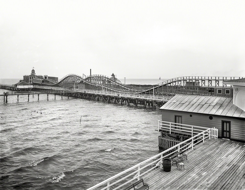 Roller coaster and pier at West End, Lake Pontchartrain, New Orleans circa 1901
