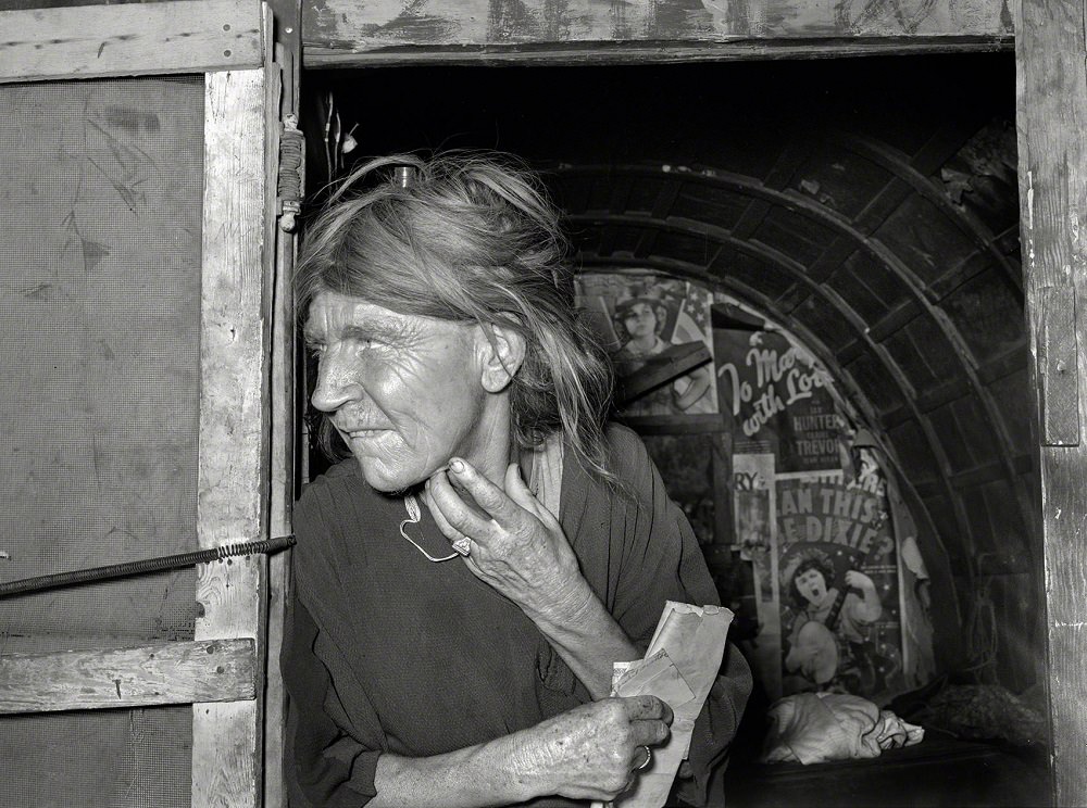 Woman living in camp near May Avenue, Oklahoma City, July 1939